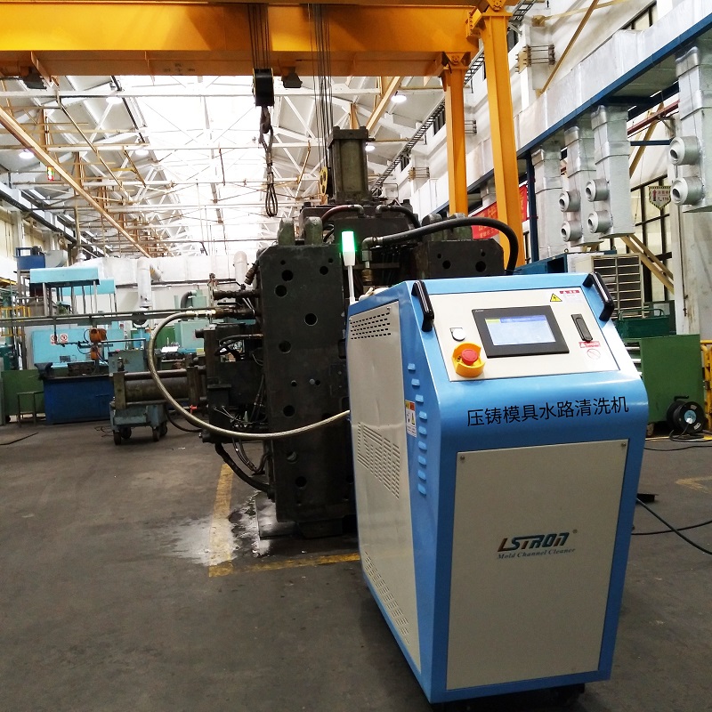 汽車輪轂壓鑄模具清洗現場